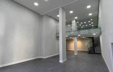 Imagem 10: Sala Comercial com Mezanino para Locação Anual no Bairro Pioneiros em...