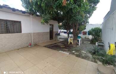 Imagem: A casa em condomínio possui 5 Dormitórios, 3 Banheiros, 4