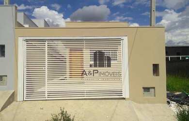 Imagem: A casa possui 2 Dormitórios, 1 Banheiro, 2 Vagas na garagem