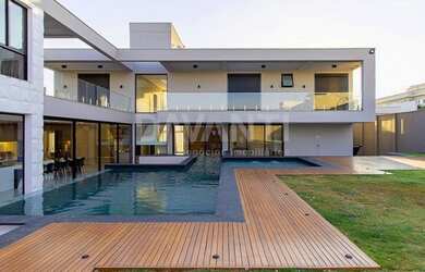 Imagem: A casa em condomínio possui 4 Dormitórios, 5 Banheiros, 5