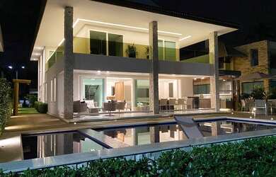 Imagem 1: CASA DE LUXO, MURO Alto!