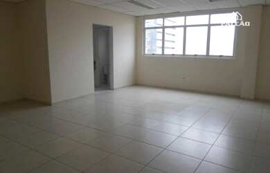 Imagem: O depósito possui 1 Vaga na garagem e 57m² de Área e está