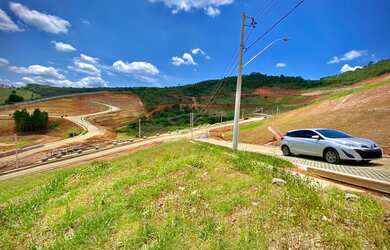 Imagem: O terreno possui 309m² de Área e está localizado em Vina