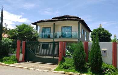 Imagem: A casa em condomínio possui 4 Dormitórios, 5 Banheiros, 4