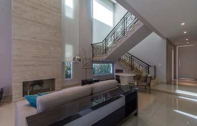 Imagem: A casa possui 4 Dormitórios, 5 Banheiros, 5 Vagas na garagem