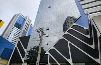 Imagem: O depósito possui 5 Vagas na garagem e 154m² de Área e está