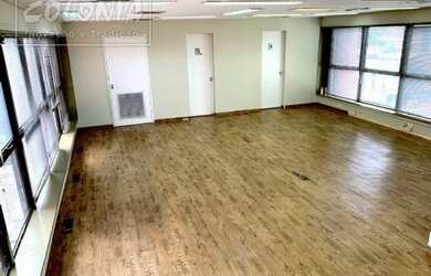 Imagem: O depósito possui 2 Vagas na garagem, 90m² de Área e está