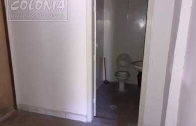 Imagem: O depósito possui 3 Vagas na garagem, 443m² de Área e está