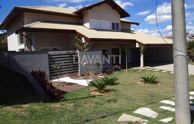 Imagem: A casa em condomínio possui 5 Dormitórios, 5 Banheiros, 3