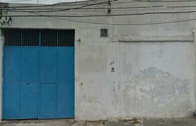 Imagem: O depósito possui 4 Vagas na garagem, 550m² de Área e está