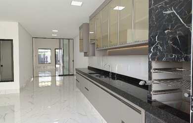 Imagem 2: Linda Casa Repleta em Armários / Próx ao Buriti Shopping