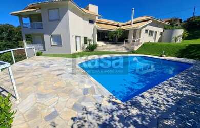 Imagem: A casa em condomínio possui 4 Dormitórios, 5 Banheiros, 4