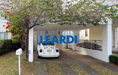 Imagem: A casa em condomínio possui 3 Dormitórios, 1 Banheiro, 2 Vagas