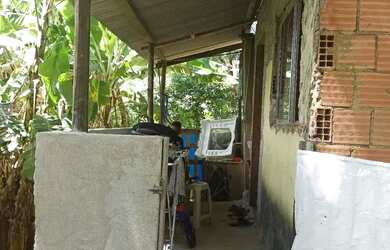 Imagem: A casa possui 2 Dormitórios, 1 Banheiro e 300m² de Área e