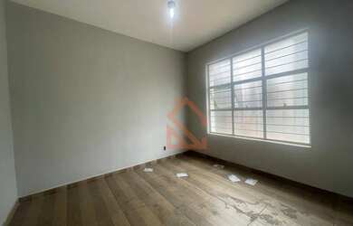 Imagem: A casa possui 1 Dormitório, 1 Banheiro, 90m² de Área e está