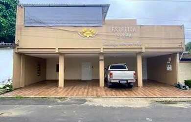 Imagem: A casa possui 5 Dormitórios, 5 Banheiros, 4 Vagas na garagem