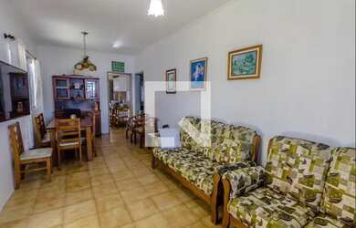 Imagem: A casa possui 2 Dormitórios, 2 Banheiros, 4 Vagas na garagem