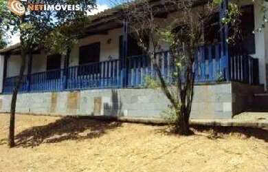 Imagem: A casa possui 3 Dormitórios, 1 Banheiro, 4 Vagas na garagem