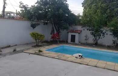 Imagem: A casa possui 3 Dormitórios, 4 Banheiros, 3 Vagas na garagem