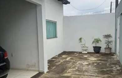 Imagem: A casa possui 2 Dormitórios, 2 Banheiros, 1 Vaga na garagem
