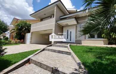 Imagem: A casa possui 4 Dormitórios, 1 Banheiro, 2 Vagas na garagem