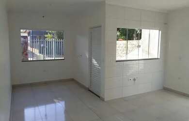 Imagem: A casa possui 2 Dormitórios, 1 Banheiro, 1 Vaga na garagem