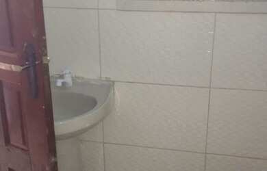 Imagem: A casa possui 1 Dormitório e 1 Banheiro e está localizado