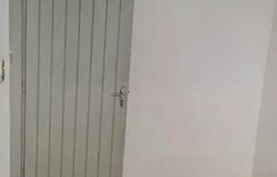 Imagem: A casa possui 2 Dormitórios, 1 Banheiro, 2 Vagas na garagem