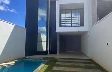 Imagem: A casa possui 3 Dormitórios, 2 Banheiros e 2 Vagas na garagem