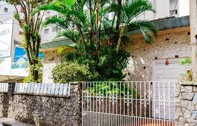 Imagem: A casa possui 3 Dormitórios, 2 Banheiros, 1 Vaga na garagem