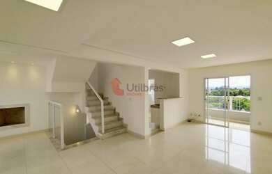 Imagem: A casa possui 4 Dormitórios, 1 Banheiro, 2 Vagas na garagem