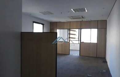 Imagem: O depósito possui 1 Vaga na garagem, 57m² de Área e está