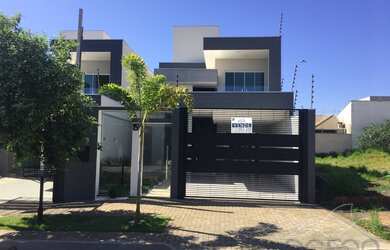 Imagem: A casa possui 2 Dormitórios, 3 Banheiros, 2 Vagas na garagem