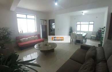 Imagem: A casa possui 5 Dormitórios, 4 Banheiros, 4 Vagas na garagem