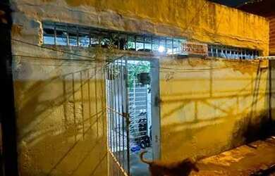 Imagem: A casa possui 2 Dormitórios, 1 Banheiro e está localizado