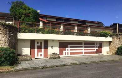 Imagem: A casa possui 5 Dormitórios, 5 Banheiros, 5 Vagas na garagem