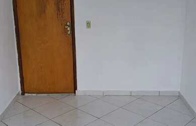 Imagem: A casa possui 2 Dormitórios, 1 Banheiro e está localizado