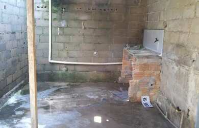 Imagem: A casa possui 3 Dormitórios, 1 Banheiro, 90m² de Área e