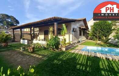 Imagem: A casa possui 5 Dormitórios, 4 Banheiros, 4 Vagas na garagem