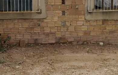 Imagem: A casa possui 1 Dormitório, 1 Banheiro e 300m² de Área e