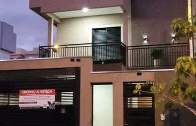 Imagem: A casa possui 3 Dormitórios, 2 Banheiros e 170m² de Área