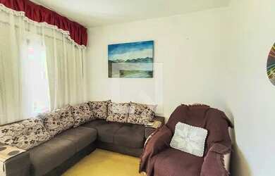 Imagem: A casa possui 3 Dormitórios, 1 Banheiro, 1 Vaga na garagem