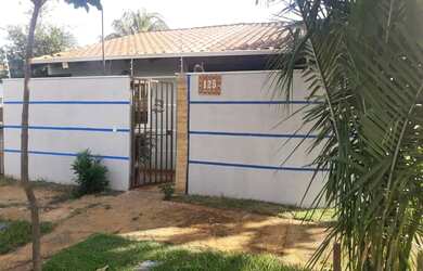 Imagem: A casa possui 3 Dormitórios, 3 Banheiros, 3 Vagas na garagem