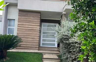 Imagem: A casa em condomínio possui 4 Dormitórios, 5 Banheiros, 4