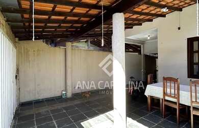 Imagem: A casa possui 3 Dormitórios, 1 Banheiro, 1 Vaga na garagem