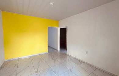 Imagem: A casa possui 2 Dormitórios, 1 Banheiro e está localizado