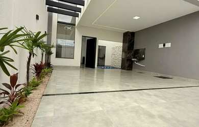 Imagem: A casa possui 3 Dormitórios, 1 Banheiro, 2 Vagas na garagem