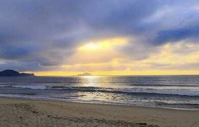 Imagem: A casa possui 4 Dormitórios, 2 Banheiros, 3 Vagas na garagem