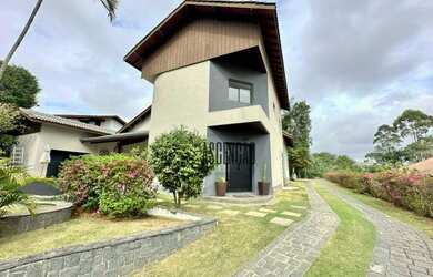 Imagem: A casa em condomínio à venda possui 5 Dormitórios, 5 Banheiros