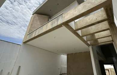 Imagem: A casa à venda possui 4 Dormitórios, 4 Banheiros, 3 Vagas